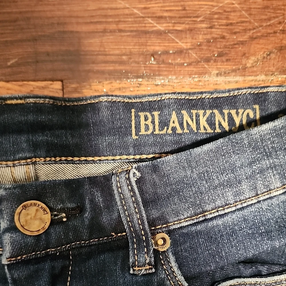Blank NYC Dark Wash Mid Rise Soft Casual Distressed Ripped Skinny Jeans Size 28